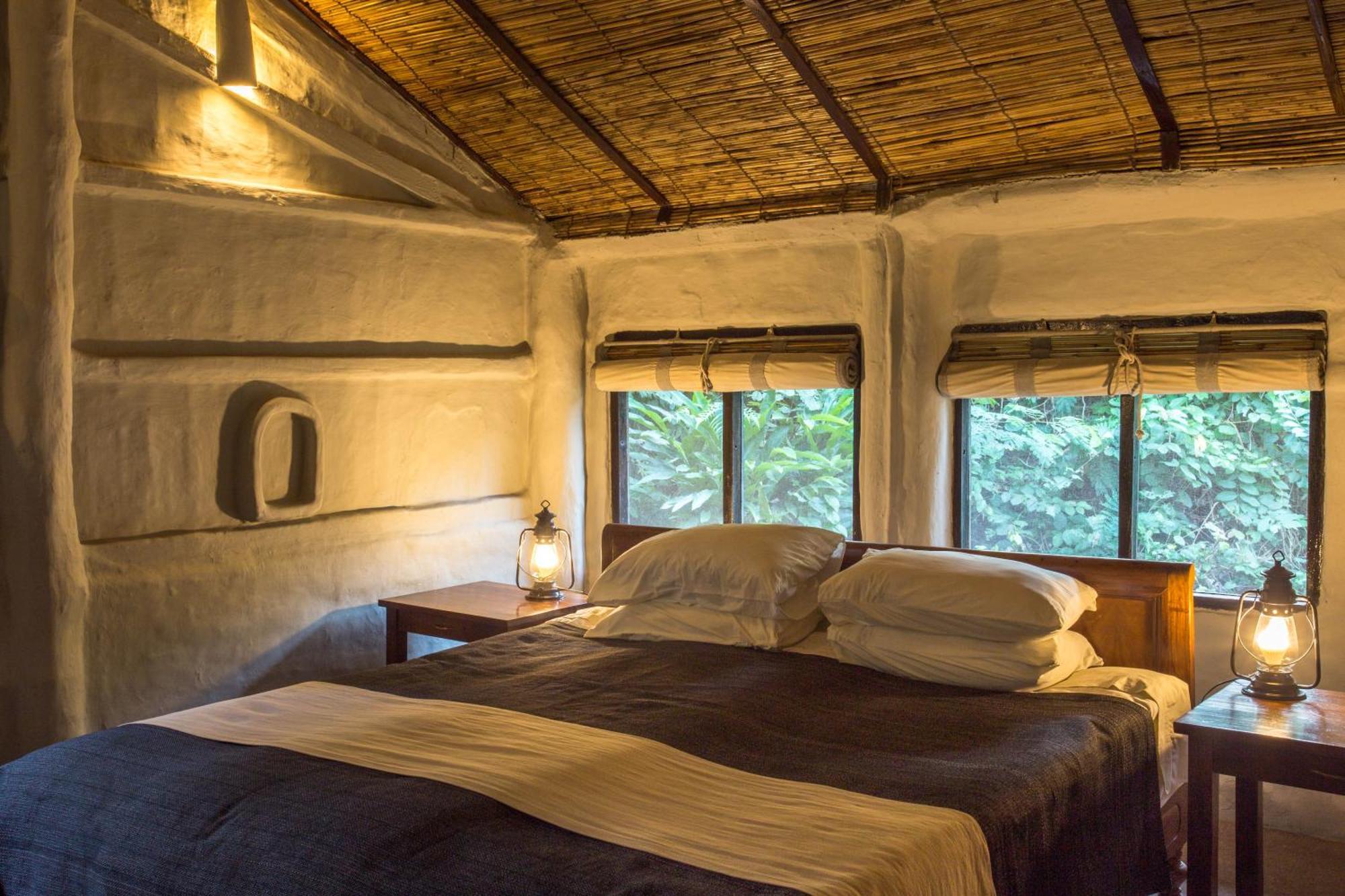 Tiger Tops Tharu Lodge Chitwan Esterno foto